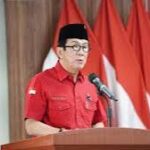 Massa Jatuhkan Pagar DPR RI